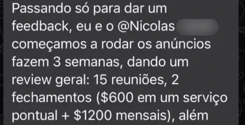 Print real do grupo de alunos: Togni conta que, em 3 semanas rodando anúncios com um parceiro, teve 15 reuniões e 2 fechamentos, um de 600 dólares avulso e outro de 1.200 dólares por mês